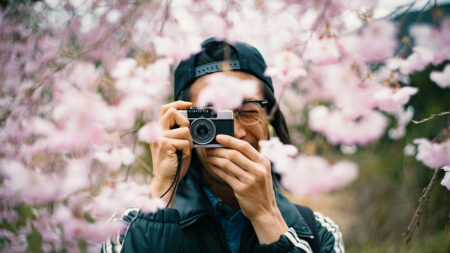 桜を背景に<br/>人物写真を上手く撮るコツ